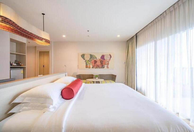سوئیت جونیور با تراس, Ramada By Wyndham Phuket Deevana