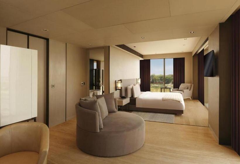 Suite with Views, Roseate House New Delhi