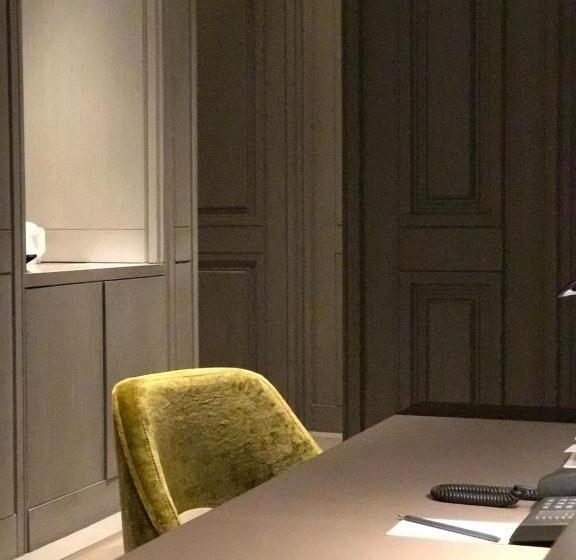 Suite Junior, Roseate House New Delhi