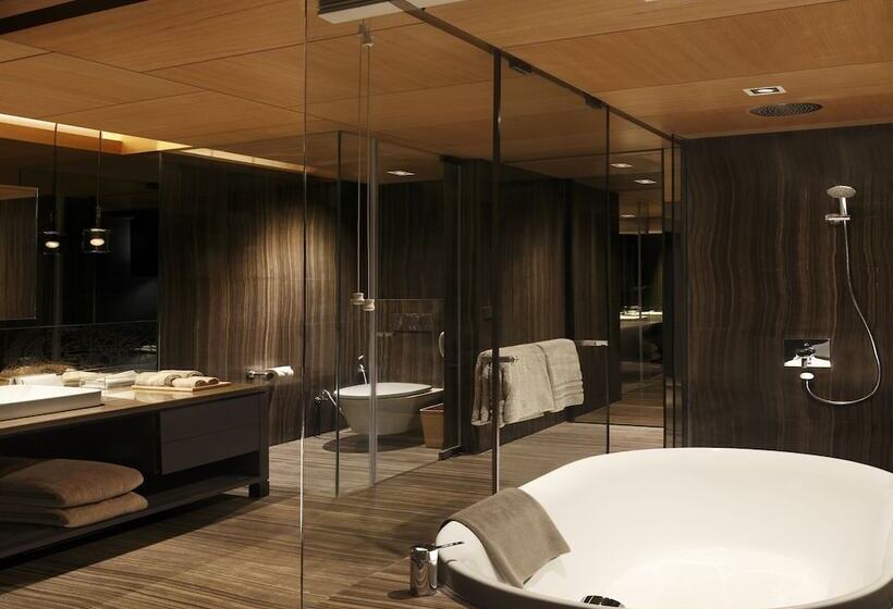 Quarto Club, Roseate House New Delhi