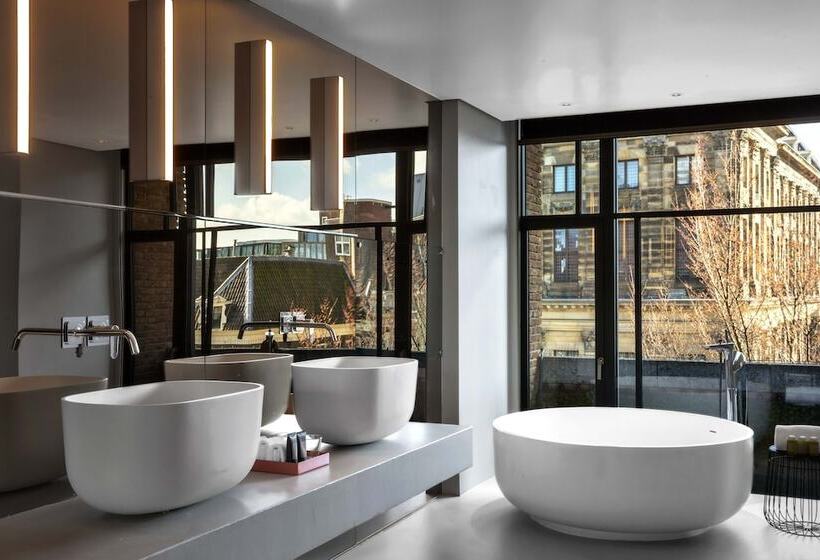 استودیوی استاندارد, W Amsterdam