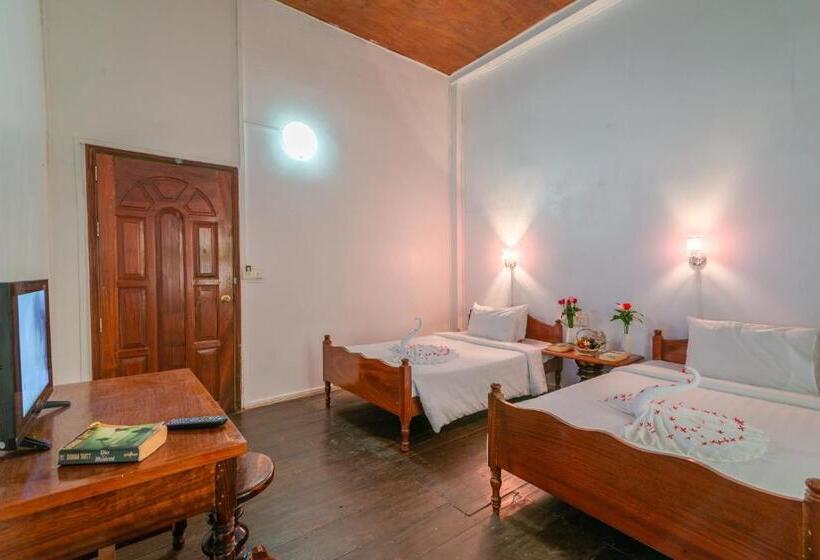 Superior Room, Five Rose Siem Reap Hostel