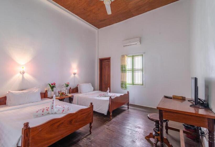 Superior Room, Five Rose Siem Reap Hostel