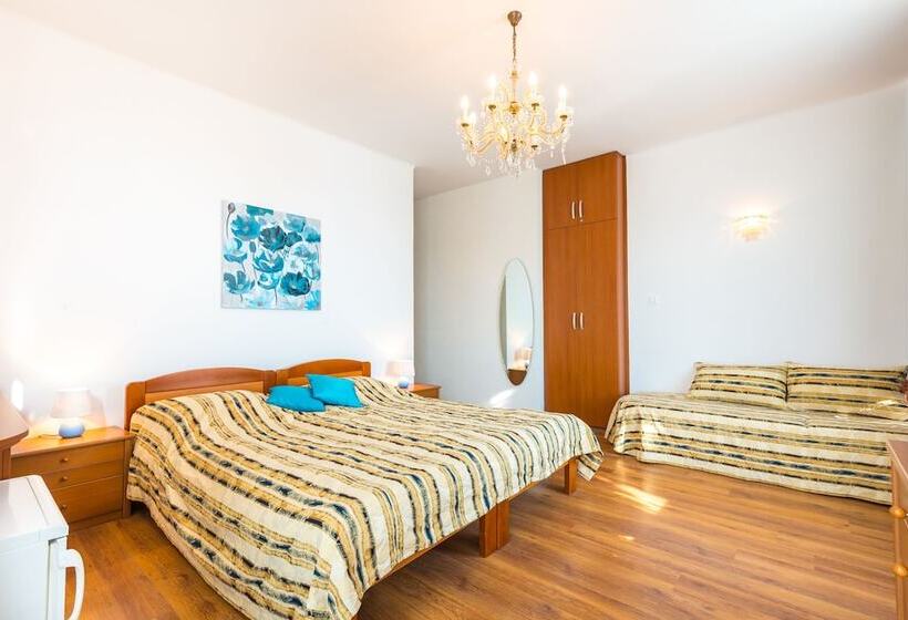 اتاق راحتی سه تخته, Villa Carmen Rooms & Apartments