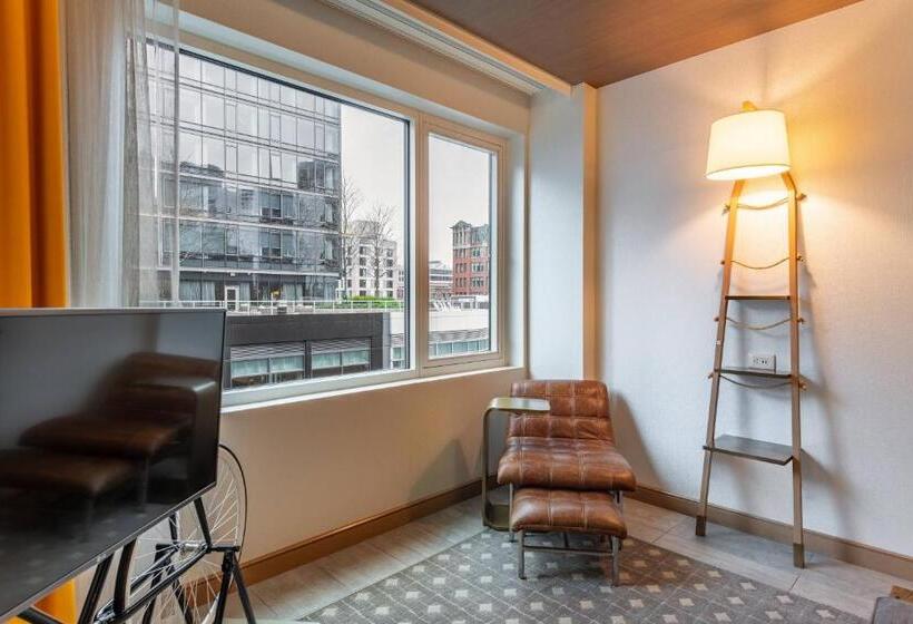 quarto Deluxe Cama King Vista Cidade, The Envoy Hotel, Autograph Collection