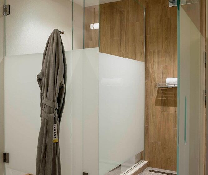 quarto Deluxe Adaptado para Deficientes Físicos, The Envoy Hotel, Autograph Collection