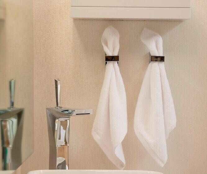 quarto Deluxe Adaptado para Deficientes Físicos, The Envoy Hotel, Autograph Collection