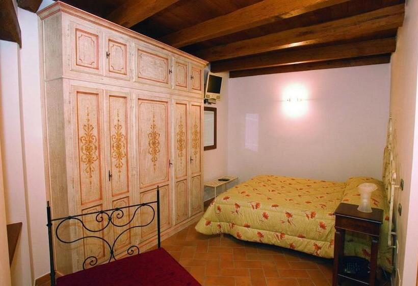 اتاق استاندارد سه نفره, B&b La Torretta Sul Borgo