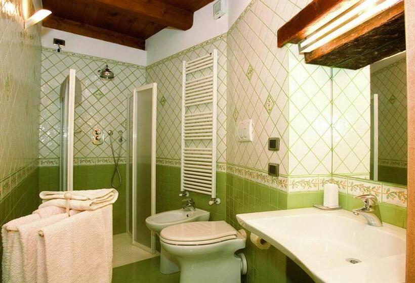 اتاق استاندارد سه نفره, B&b La Torretta Sul Borgo