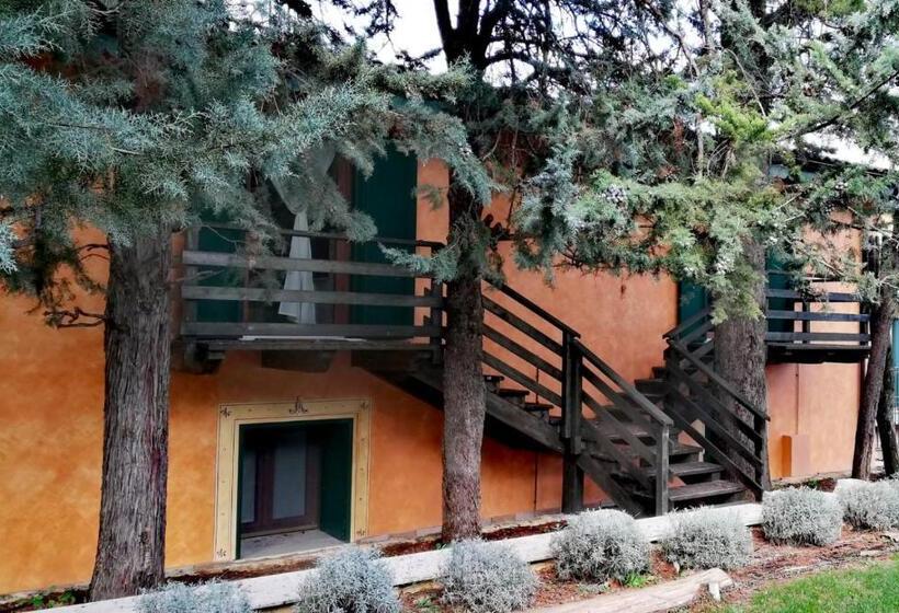 سوییت با چشم‌انداز باغ, La Valle Dell Aquila