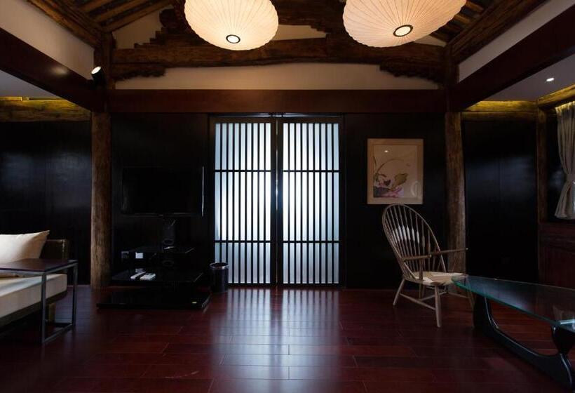 سوییت با چشم‌انداز باغ, Sky Valley Heritage Boutique