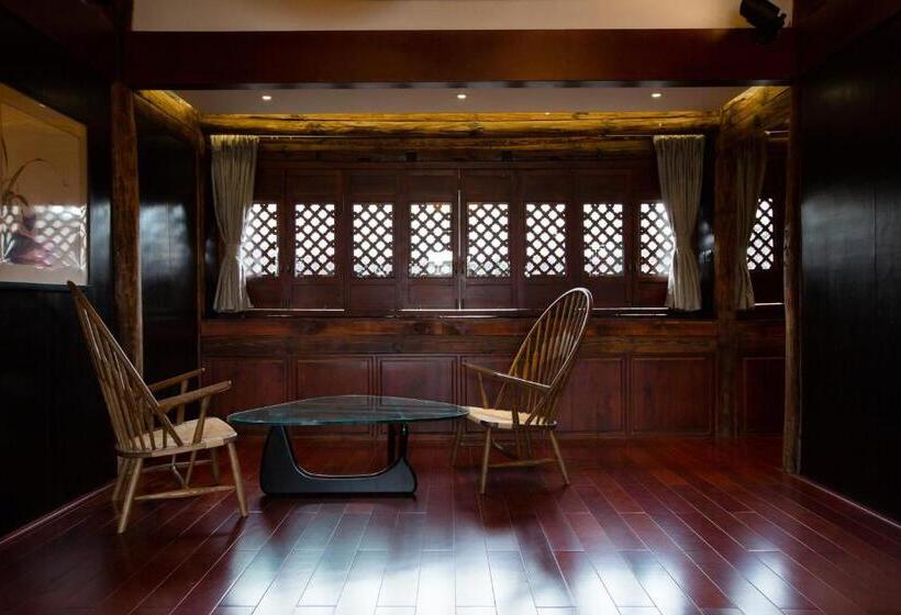 سوییت با چشم‌انداز باغ, Sky Valley Heritage Boutique