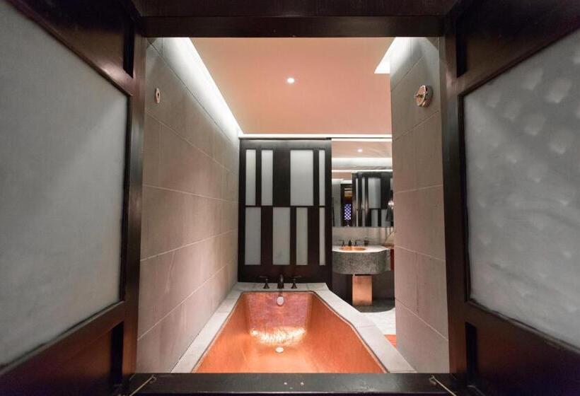 سوییت با چشم‌انداز باغ, Sky Valley Heritage Boutique