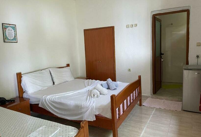 اتاق ساده سه‌ نفره, Piqeras Relax Guest House