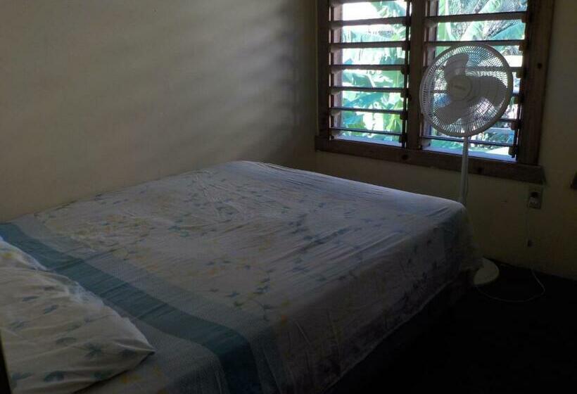 اتاق استاندارد با سرویس بهداشتی مشترک, Roatan Backpackers  Hostel