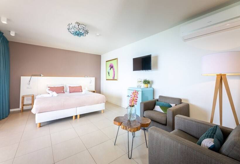 اتاق سوپریور با چشم‌انداز دریا, Coral Estate Luxury Resort