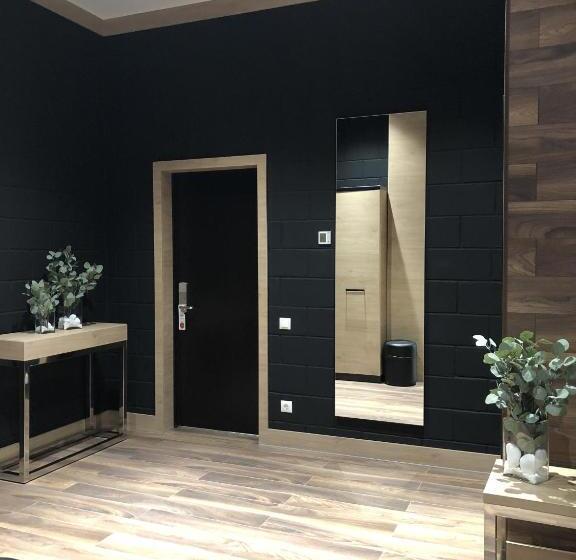 سوییت سوپریور, Astoria Boutique