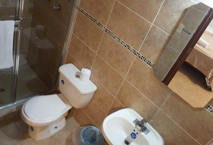 اتاق لوکس خانوادگی, Kevin