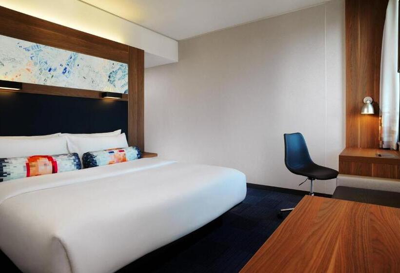 Chambre en Attique, Aloft Stuttgart