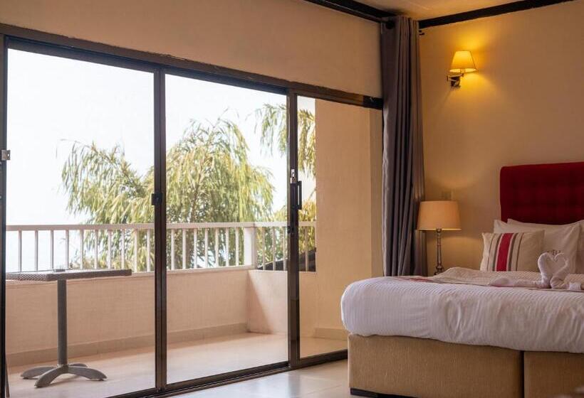 سوییت جونیور, The Country Lodge