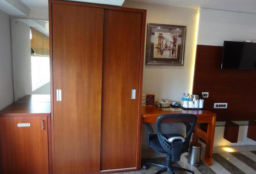 اتاق لوکس, Paramount Tower