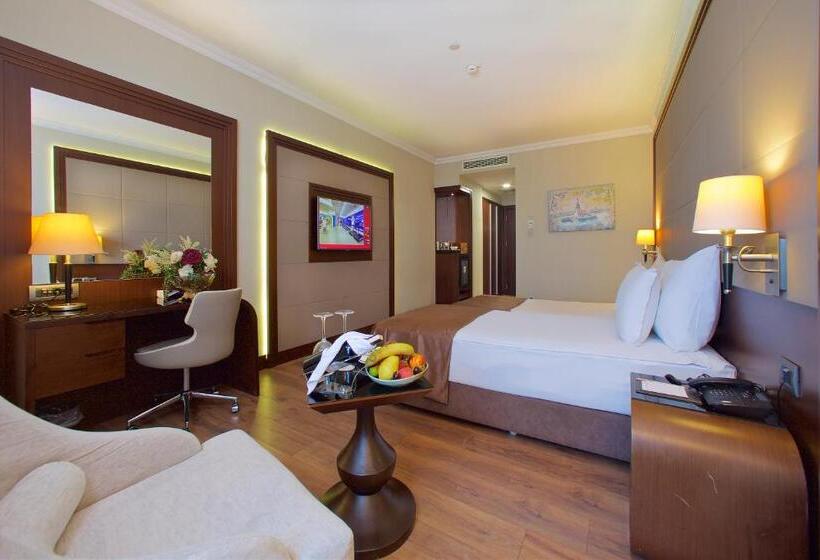 Habitación Deluxe, Ramada  & Suites By Wyndham Istanbul Merter