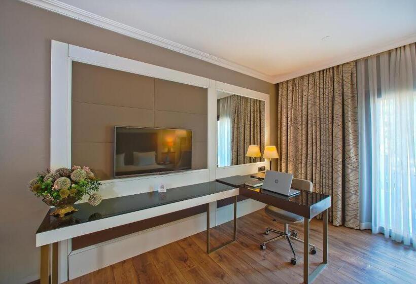 Deluxe Room, Ramada  & Suites By Wyndham Istanbul Merter