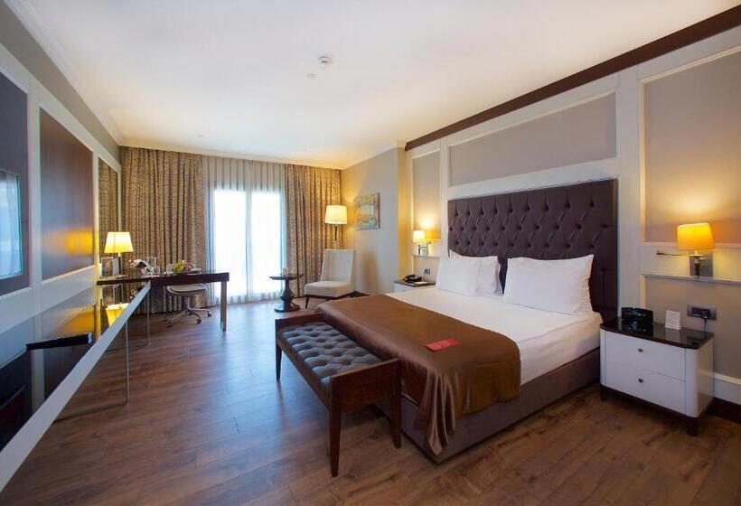 جناح جونيور, Ramada  & Suites By Wyndham Istanbul Merter