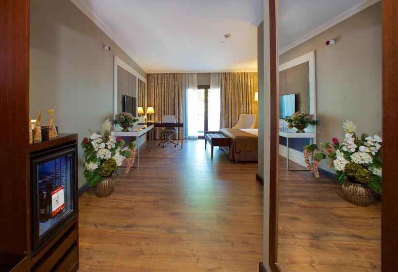 اتاق لوکس با تخت بزرگ, Ramada By Wyndham Istanbul Merter