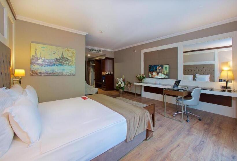 اتاق لوکس با تخت بزرگ, Ramada By Wyndham Istanbul Merter