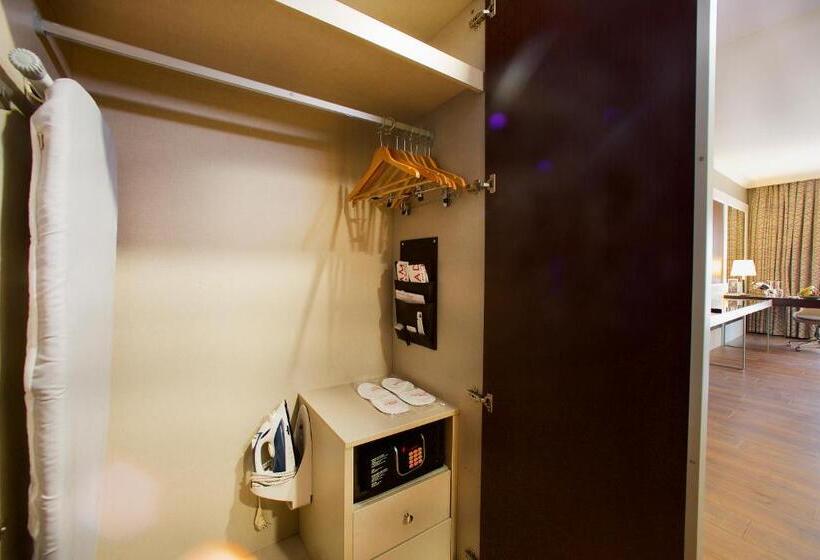 اتاق استاندارد, Ramada By Wyndham Istanbul Merter