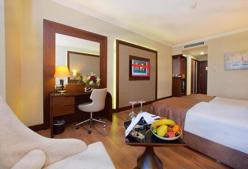 Standard Room Adapted for people with reduced mobility, Ramada  & Suites By Wyndham Istanbul Merter