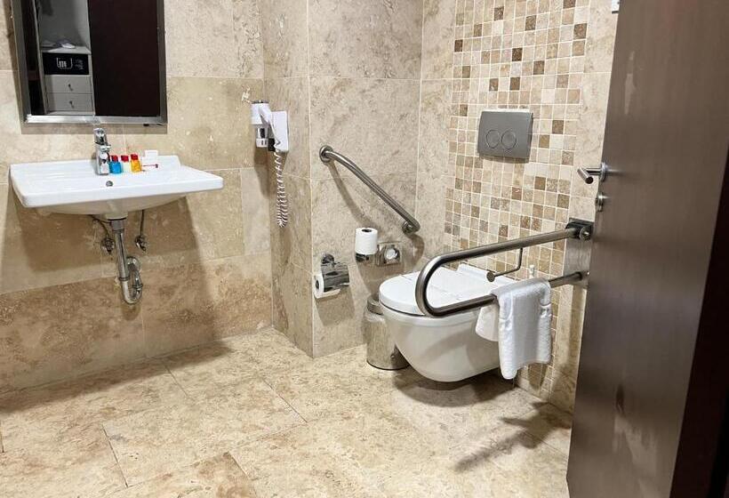 سوئیت جونیور برای معلولان, Ramada By Wyndham Istanbul Merter
