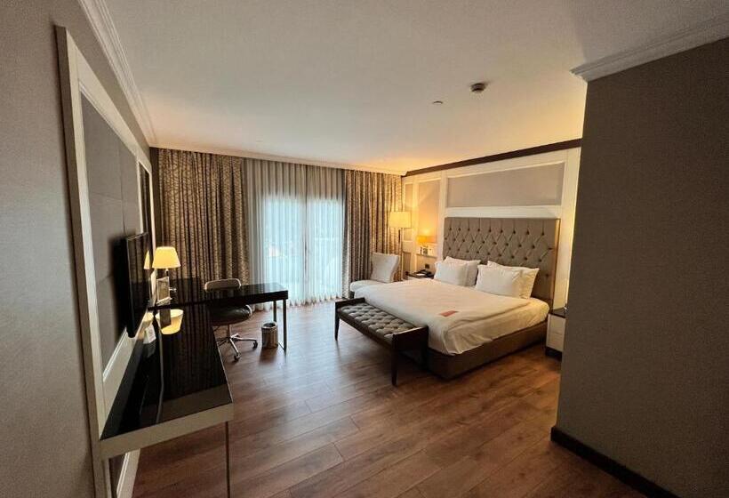 Junior Suite Adapted for people with reduced mobility, Ramada  & Suites By Wyndham Istanbul Merter