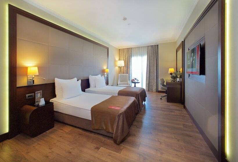 Standard Room Adapted for people with reduced mobility, Ramada  & Suites By Wyndham Istanbul Merter