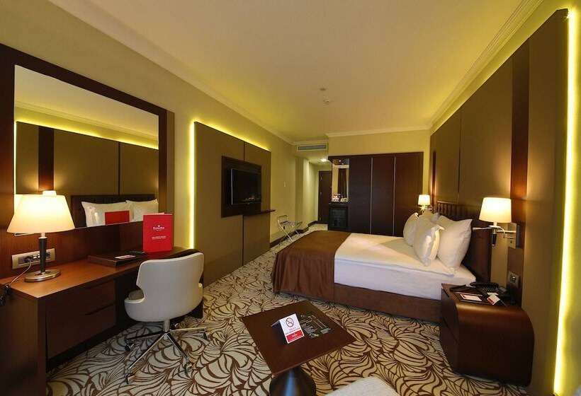 غرفة قياسية لذوى الاحتياجات الخاصة, Ramada  & Suites By Wyndham Istanbul Merter