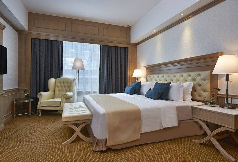 سوییت لوکس, Royale Chulan Penang