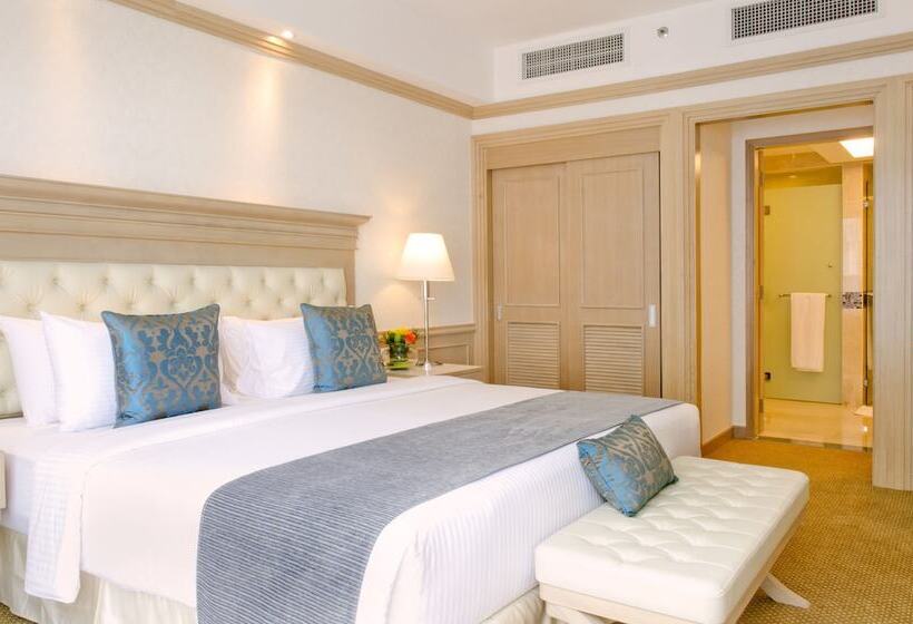 سوییت لوکس, Royale Chulan Penang