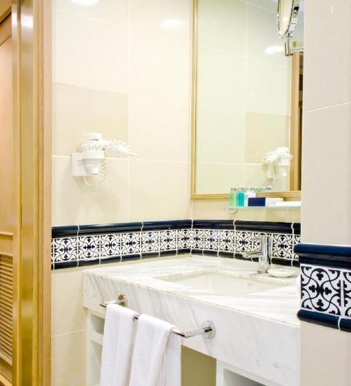 اتاق استاندارد سه نفره, Royale Chulan Penang