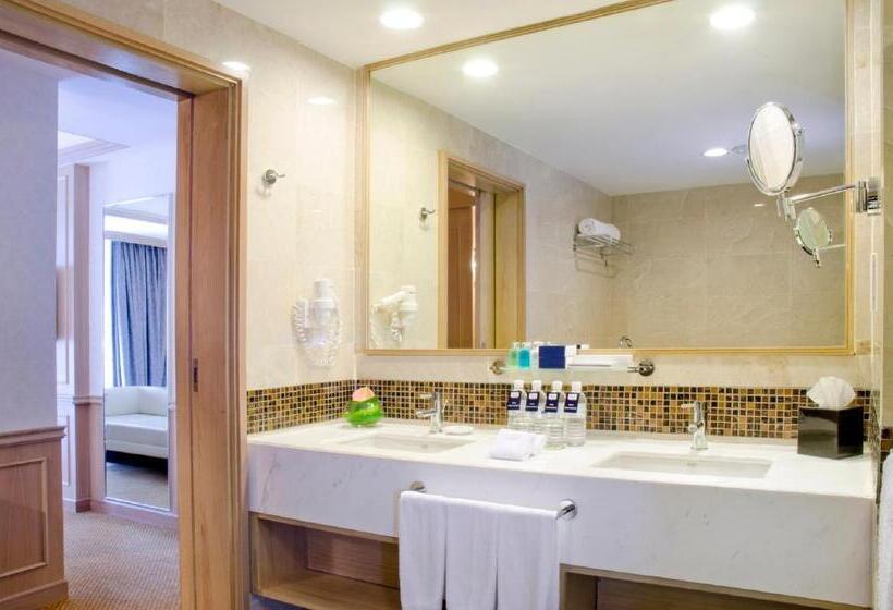 سوییت خانوادگی, Royale Chulan Penang