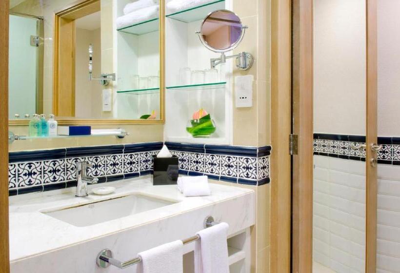 اتاق سوپریور با تخت بزرگ, Royale Chulan Penang
