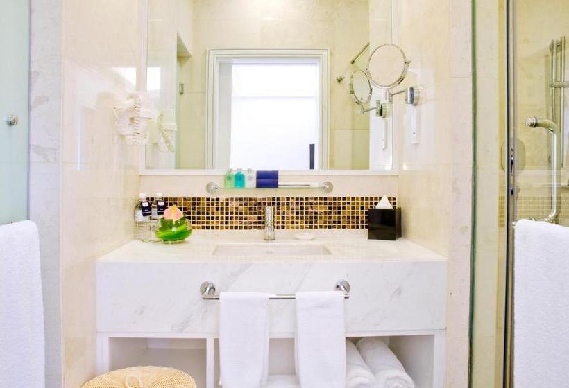 اتاق سوپریور با تخت بزرگ, Royale Chulan Penang