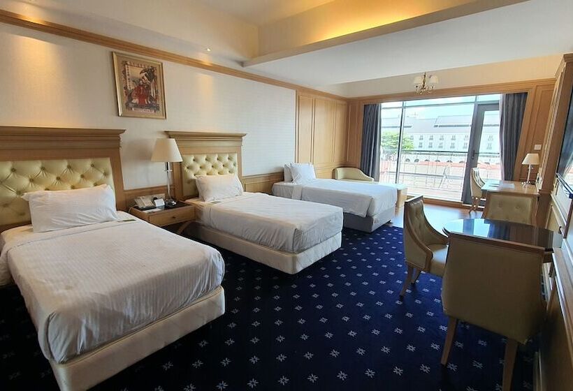اتاق استاندارد سه نفره, Royale Chulan Penang