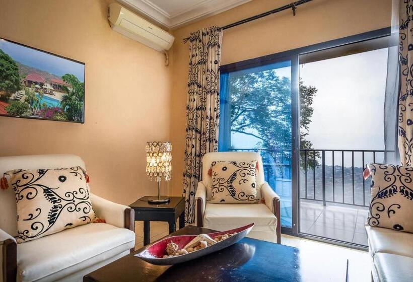 سوییت اجرایی, The Country Lodge