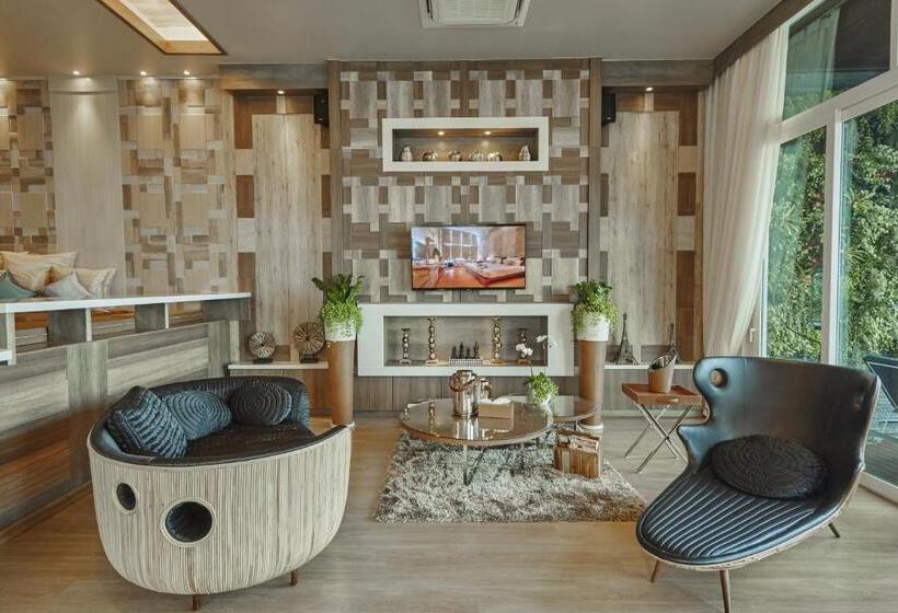 ویلای 4 خوابه, Dhevan Dara Beach Villa Kuiburi