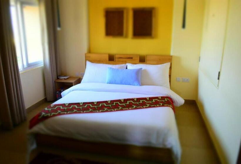 سوییت لوکس, Roots Apartment