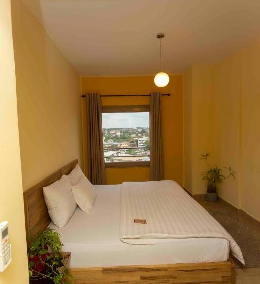 سوئیت با تخت بزرگ, Roots Apartment