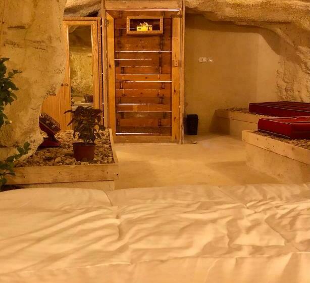 اتاق سوپریور با تخت بزرگ, 7 Caves