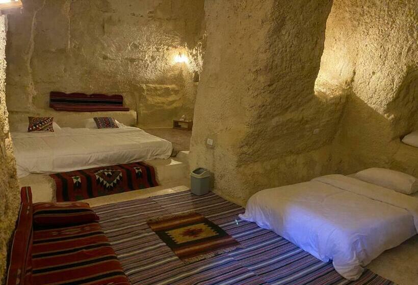 اتاق خانوادگی, 7 Caves