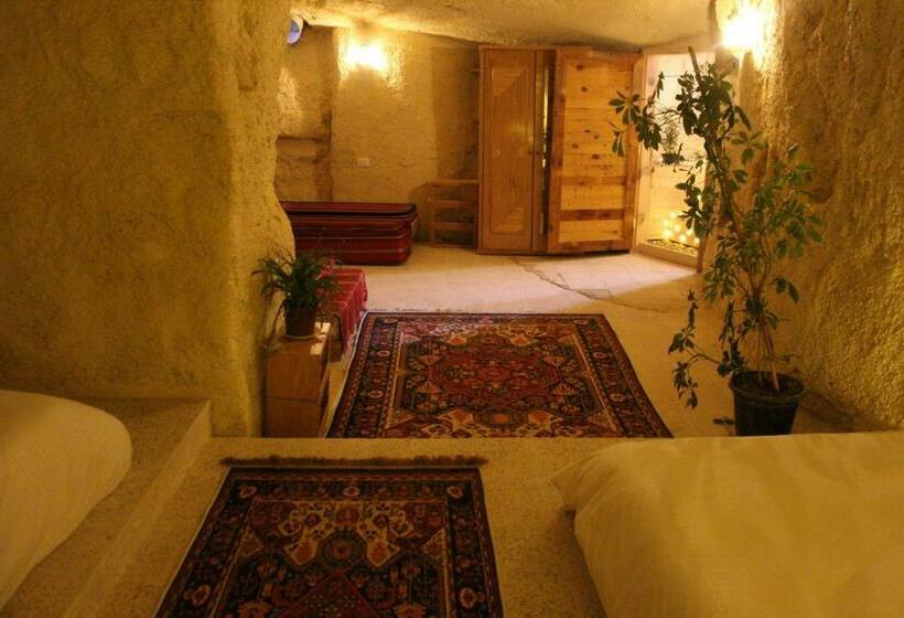 اتاق خانوادگی, 7 Caves